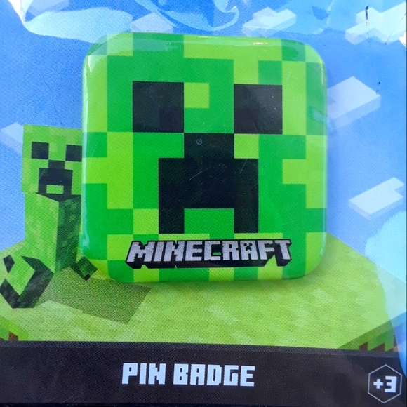 Minecraft Alex 4 " Clear Square Keychain +Creeper Metal Pin Badge New - Picture 7 of 9